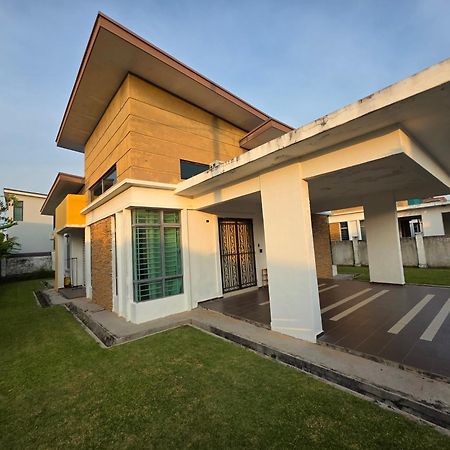 Malacca Siantan In Paya Rumput Near Std Hang Jebat, Sg Udang & Uitm Lendu מראה חיצוני תמונה